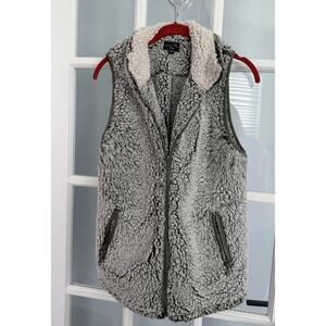Love Tree Sherpa Vest Front Zip, Pockets, Light Beige & Sage, Size Medium